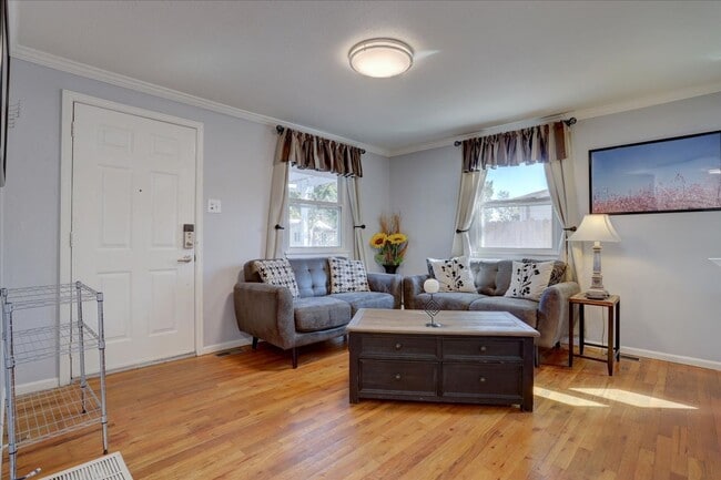 Building Photo - Completely Renovated & Fully Furnished 2Bed/1Bath/1 garage in Arvada!