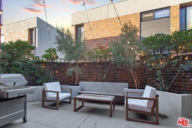 Building Photo - 9311 Burton Wy