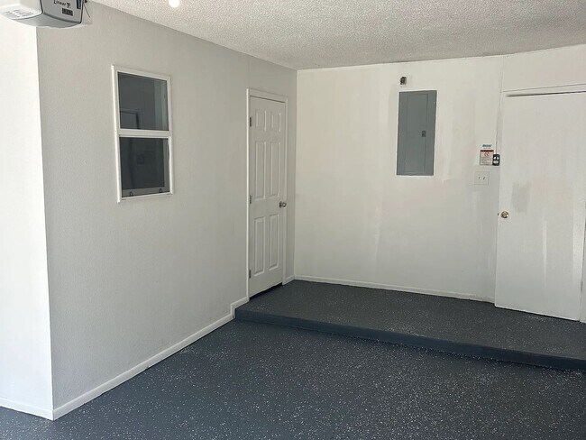 Building Photo - For Rent: Orlando, FL 3 Bed + Office | 2 B...
