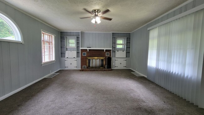 Building Photo - 4515 River Ridge Rd