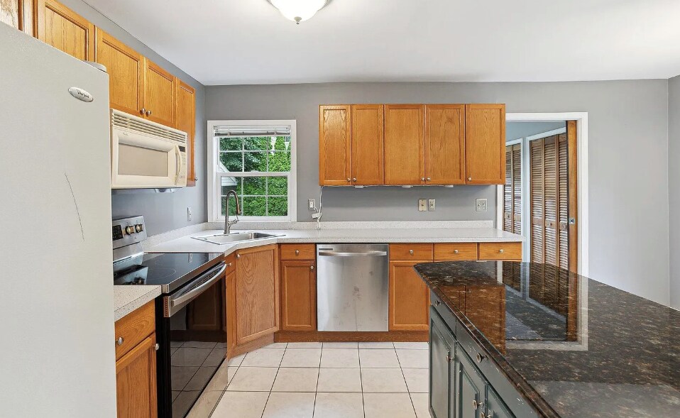Building Photo - 21845 Novi Rd
