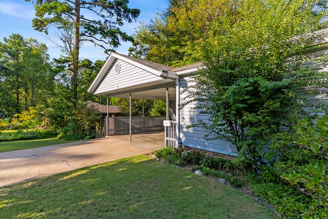 Building Photo - 2 Shannon Dr