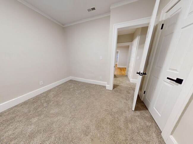 Building Photo - 12061 Cloverlawn Ave