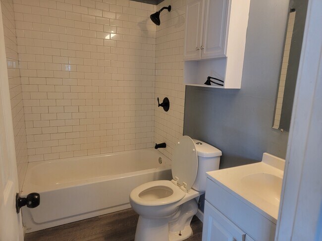 Building Photo - 3824 Brentwood Ct