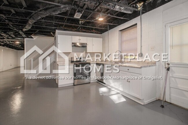 Building Photo - 3985 Cliftondale Pl