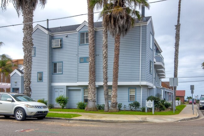Primary Photo - Cute 2 Bedroom Condo Steps Away from Endle...
