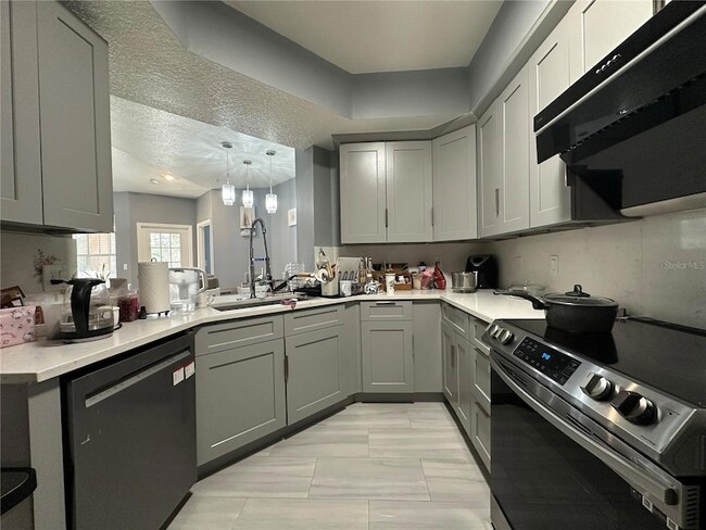 Building Photo - 5554 Metrowest Blvd