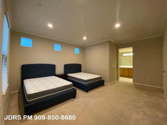 Building Photo - Irvine Furnished 2 Bedroom Home