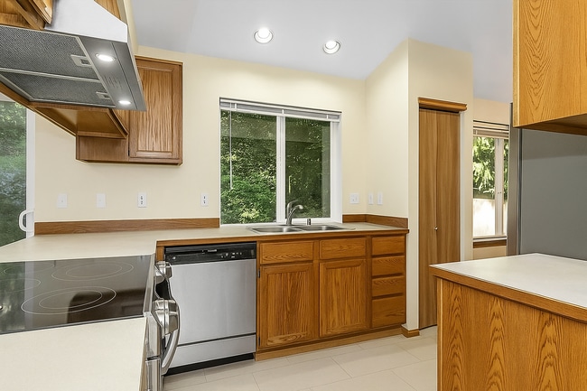 Building Photo - 3 bedroom home in Convenient Silverdale Location!