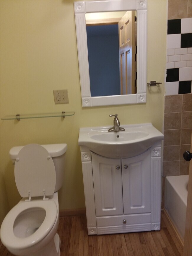 Master Bathroom - 522 N Main St
