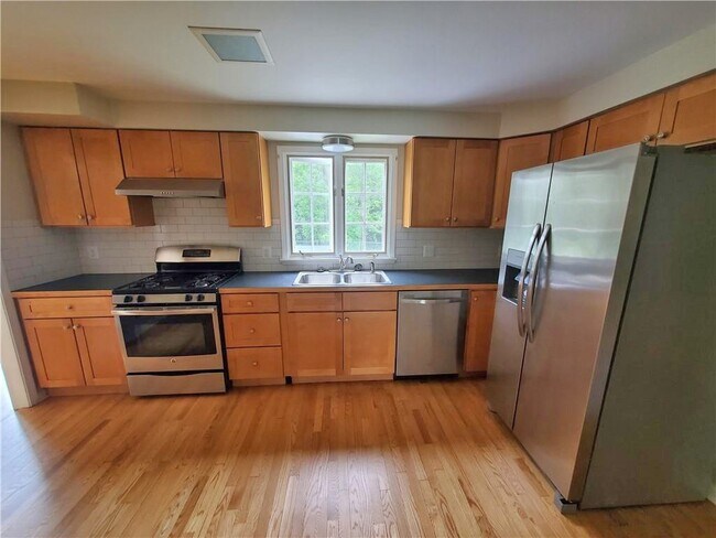 Building Photo - 44 Roby Dr