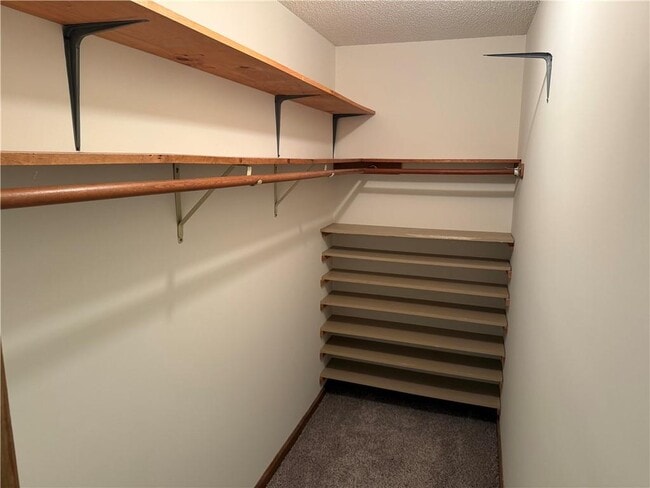 Building Photo - 412 Hickory Walk