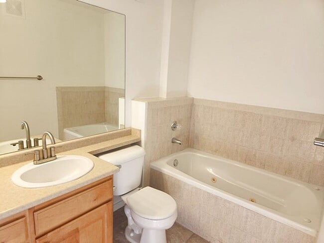 Building Photo - Recently Remodeled Pinebrook Condo with 1 ...