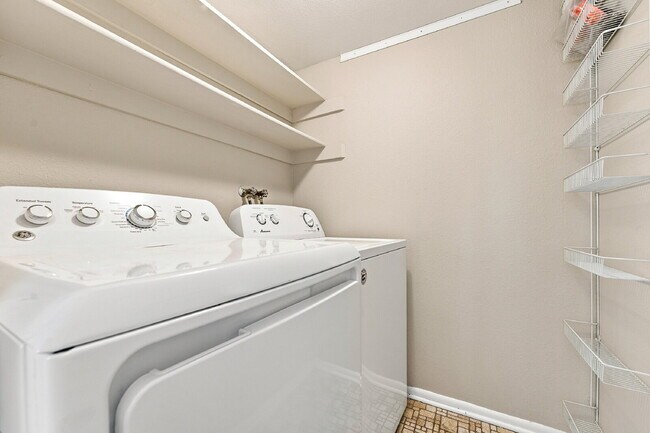 Building Photo - $2,940.95 - 3 bed 2.5 bath Home in Centennial with Central AC, and Great Backyard Space!