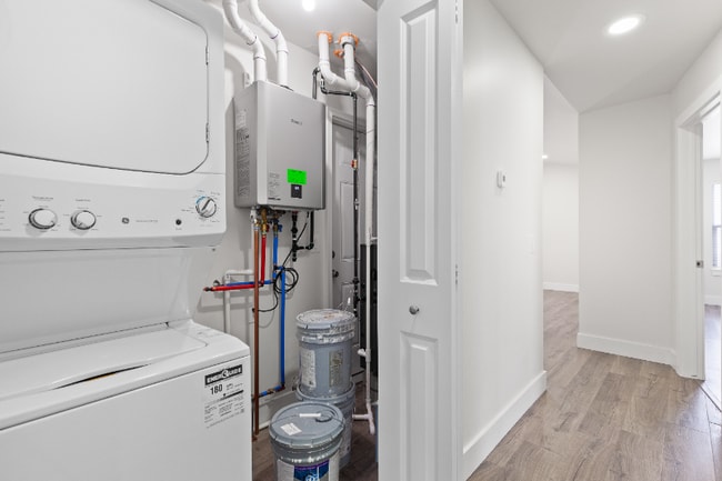 Building Photo - 818 Burr St