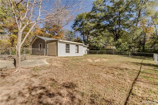 Building Photo - Nice 3 Bed 1.5 Bath Available Now! Call To...