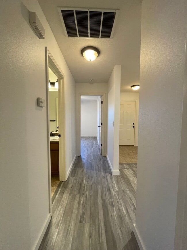 Building Photo - Kirkwood