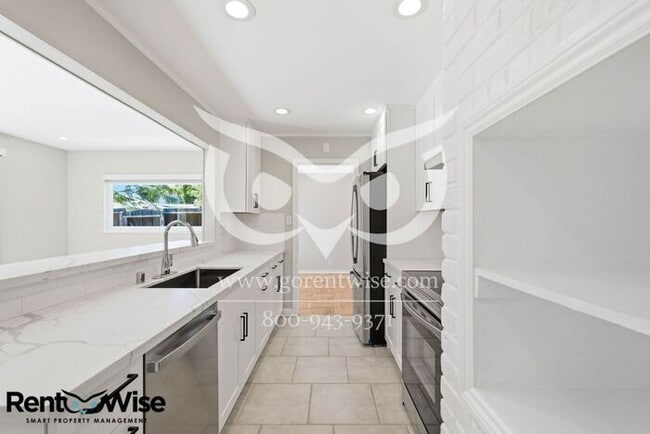 Building Photo - 1109 Ridgewood Dr
