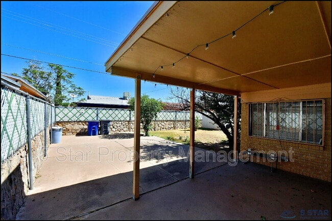 Building Photo - 5613 Creston Ave