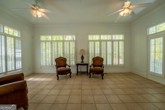 Building Photo - 2925 Orchard Dr