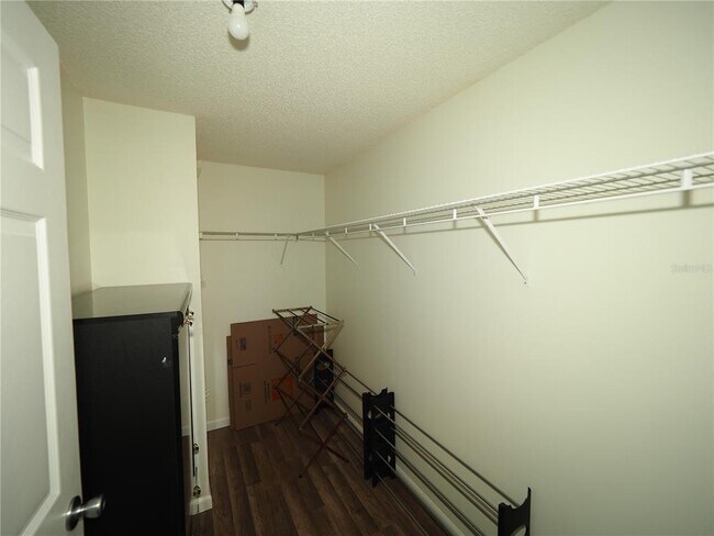 Building Photo - 5655 Bentgrass Dr