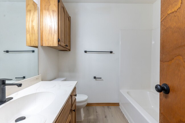Building Photo - Rent to Own Available in Moore, Ok!