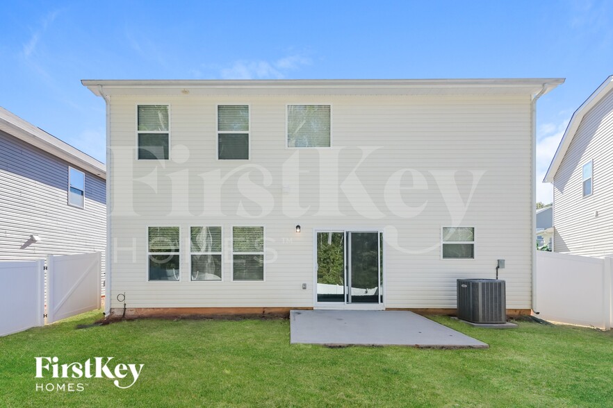 Building Photo - 9131 Marion Oaks Dr