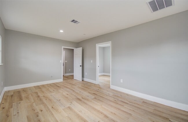 Building Photo - 114 S Iowa St