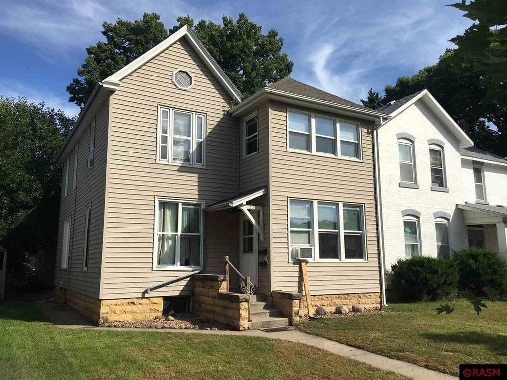 outside view and main floor entrance - 220 State St