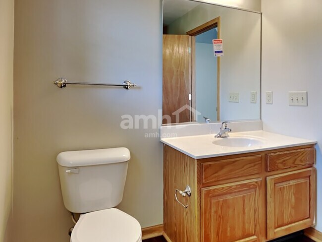 Building Photo - 71 Thornhill Dr