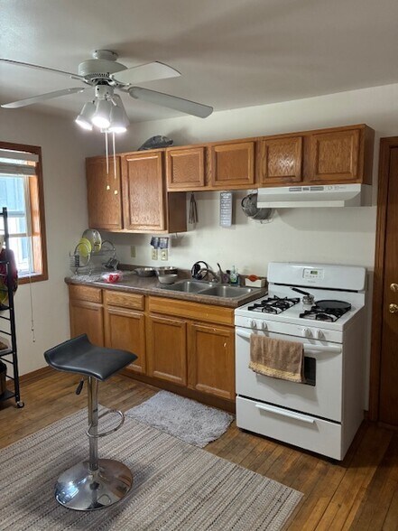 Building Photo - 1144 E Mifflin St