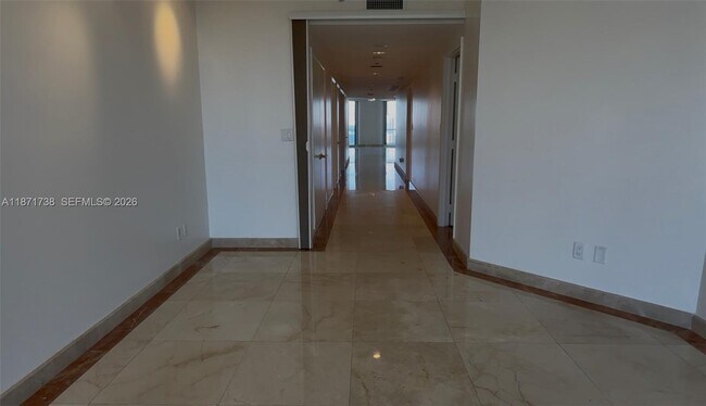 Building Photo - 2600 Island Blvd