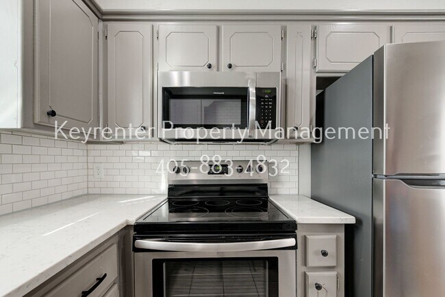 Building Photo - 429 Belmont Dr