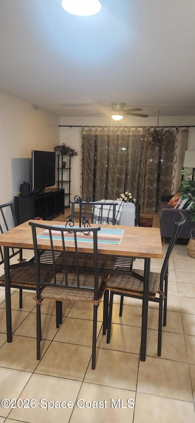 Building Photo - 520 Palm Springs Blvd