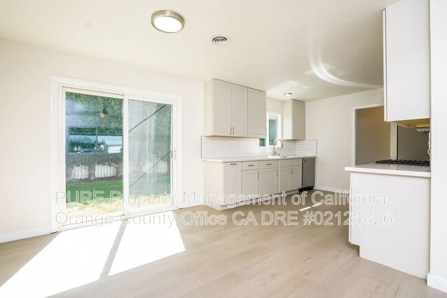 Building Photo - 5252 Sisson Dr