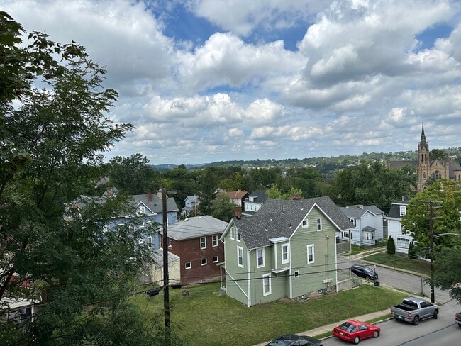 Building Photo - 74 N Linwood Ave