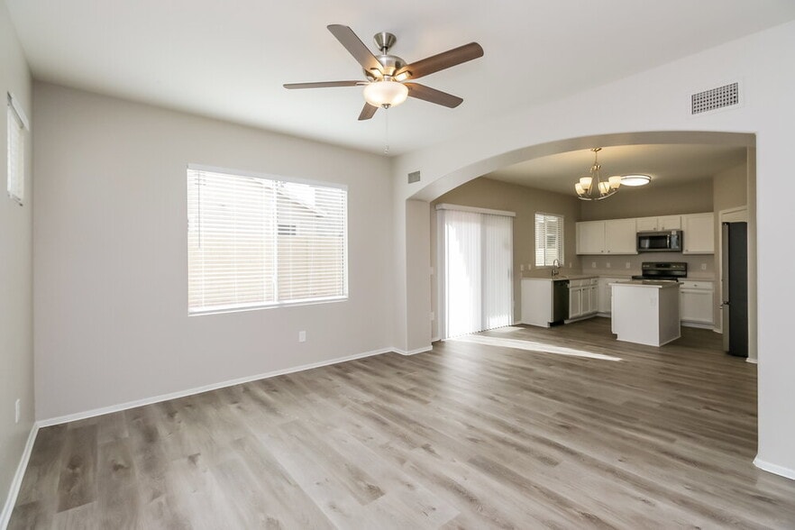 Building Photo - 4025 W Park St