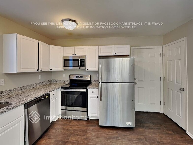 Building Photo - 12181 Newport Dr