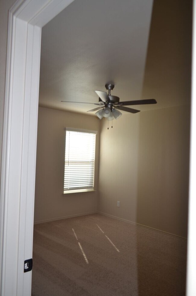 Building Photo - 1021 Cline Dr