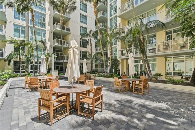 Building Photo - Move-In ready 1 Bed + Den in Discovery on Cortez Hill in Downtown