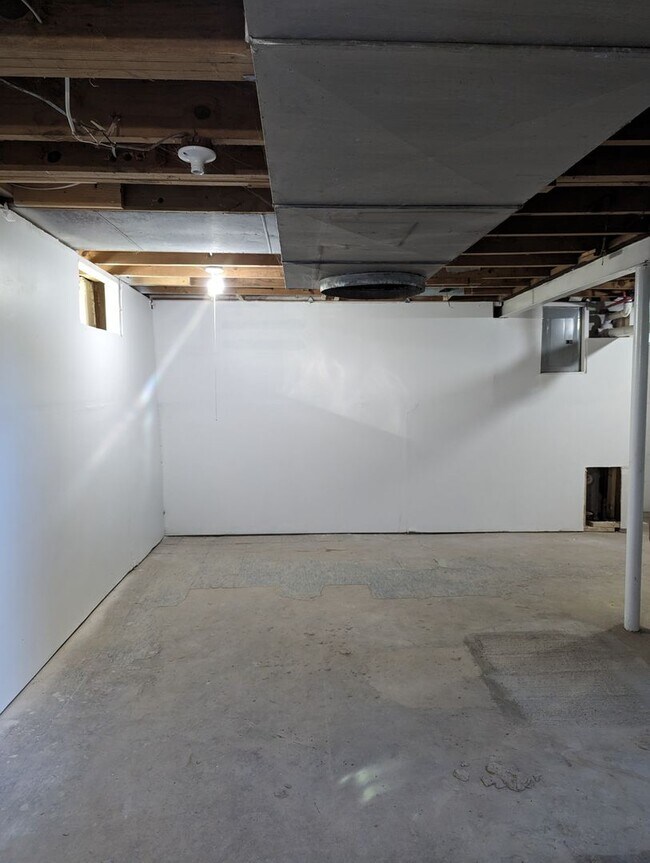 Building Photo - 5217 Neff-2 BED & 1 BATH FOR RENT