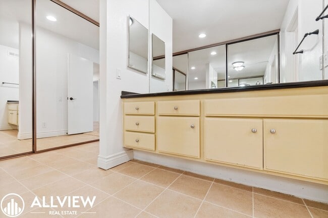 Building Photo - 3 Bedroom, 2 Bath Home Available In Jasmin...