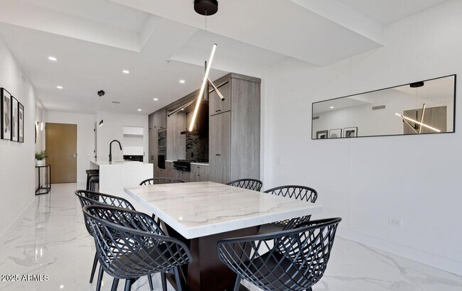 Building Photo - 7157 E Rancho Vista Dr