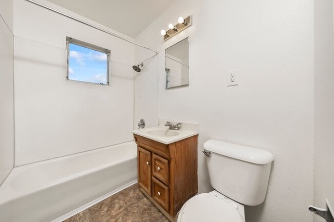 Building Photo - 517 Elkhorn Blvd