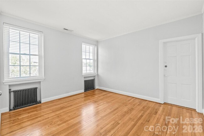 Building Photo - 920 Monticello Terrace