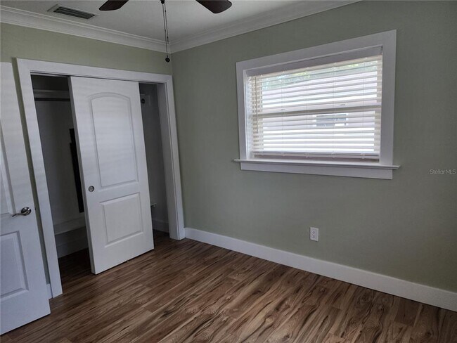 Building Photo - 2347 Eastwood Dr