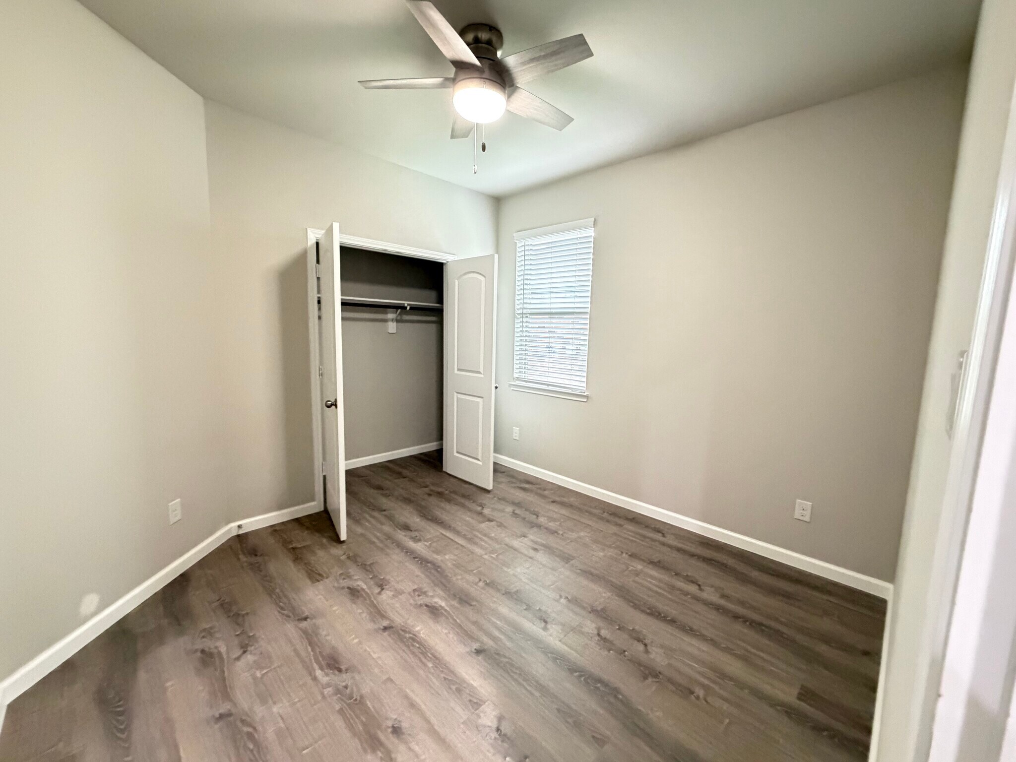 Building Photo - 6118 Yesenia St