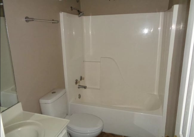 Building Photo - 3 Bed/ 3 Bath located just off South Lamar