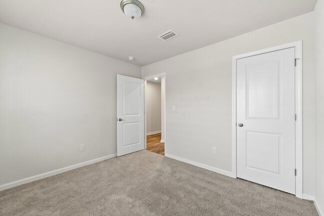 Building Photo - 630 Whispering Creek Ave