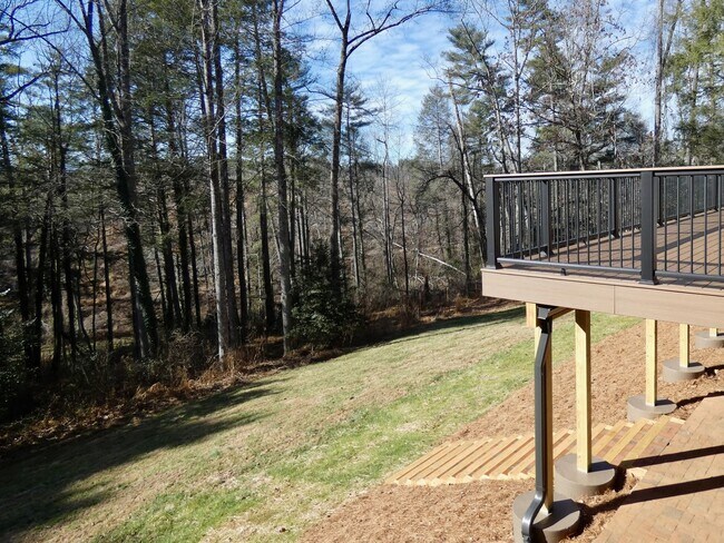 Building Photo - Spacious and Private Home in Biltmore Forest